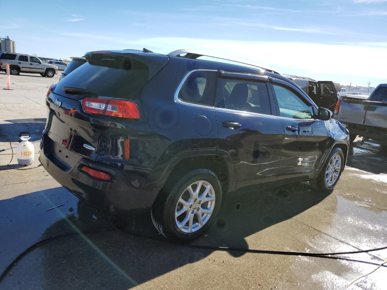 2016 Jeep Cherokee Latitude vin: 1C4PJLCB4GW291930