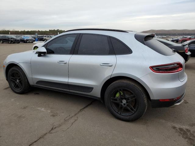 VIN WP1AA2A57HLB04355 2017 Porsche Macan no.2