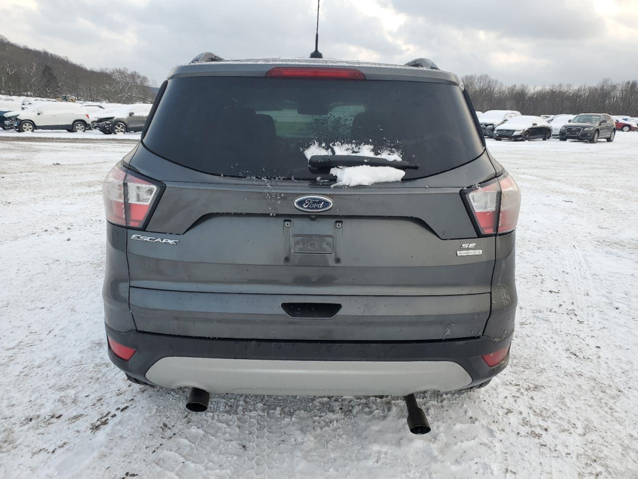 1FMCU0GD8JUD07058 2018 Ford Escape Se