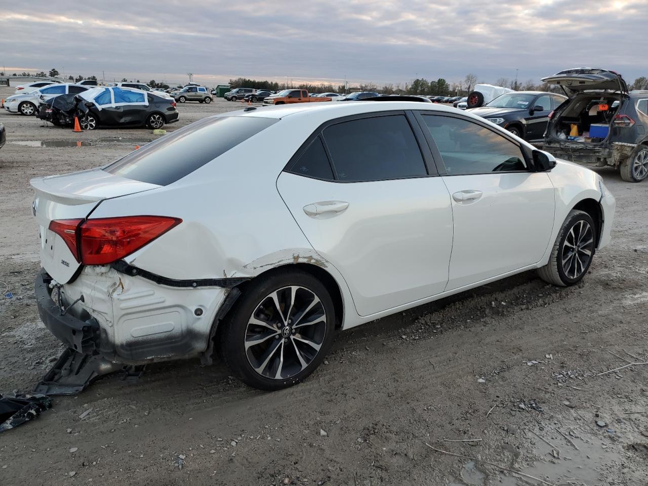 5YFBURHE5JP757520 TOYOTA COROLLA 2018