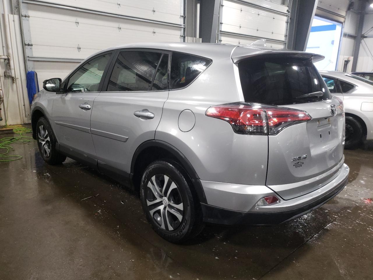 2017 Toyota Rav4 Le vin: 2T3BFREV8HW664201