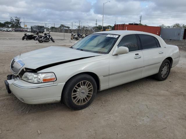 2006 Lincoln Town Car Signature Limited