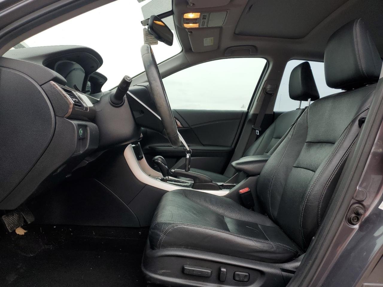 VIN: 1HGCR2F83GA136592 2016 HONDA ACCORD