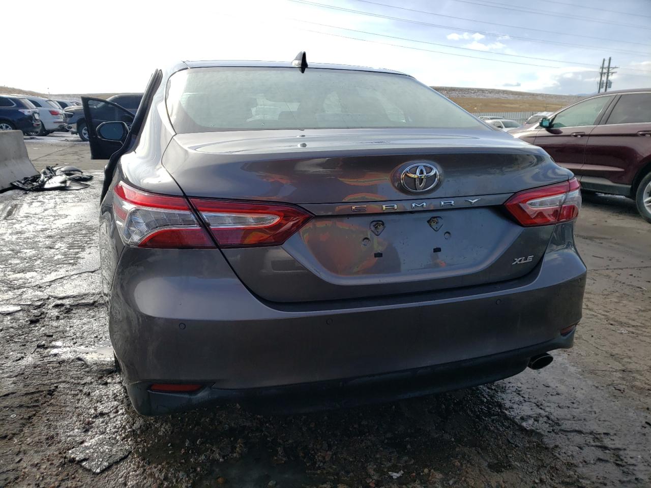 4T1B11HK6JU117105 TOYOTA CAMRY 2018