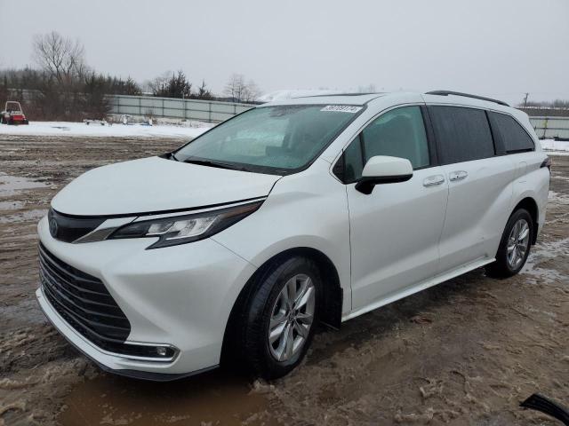 2022 Toyota Sienna XLE