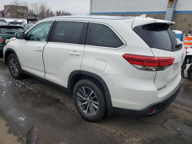 VIN 5TDJZRFH8KS622065 2019 Toyota Highlander, SE no.2