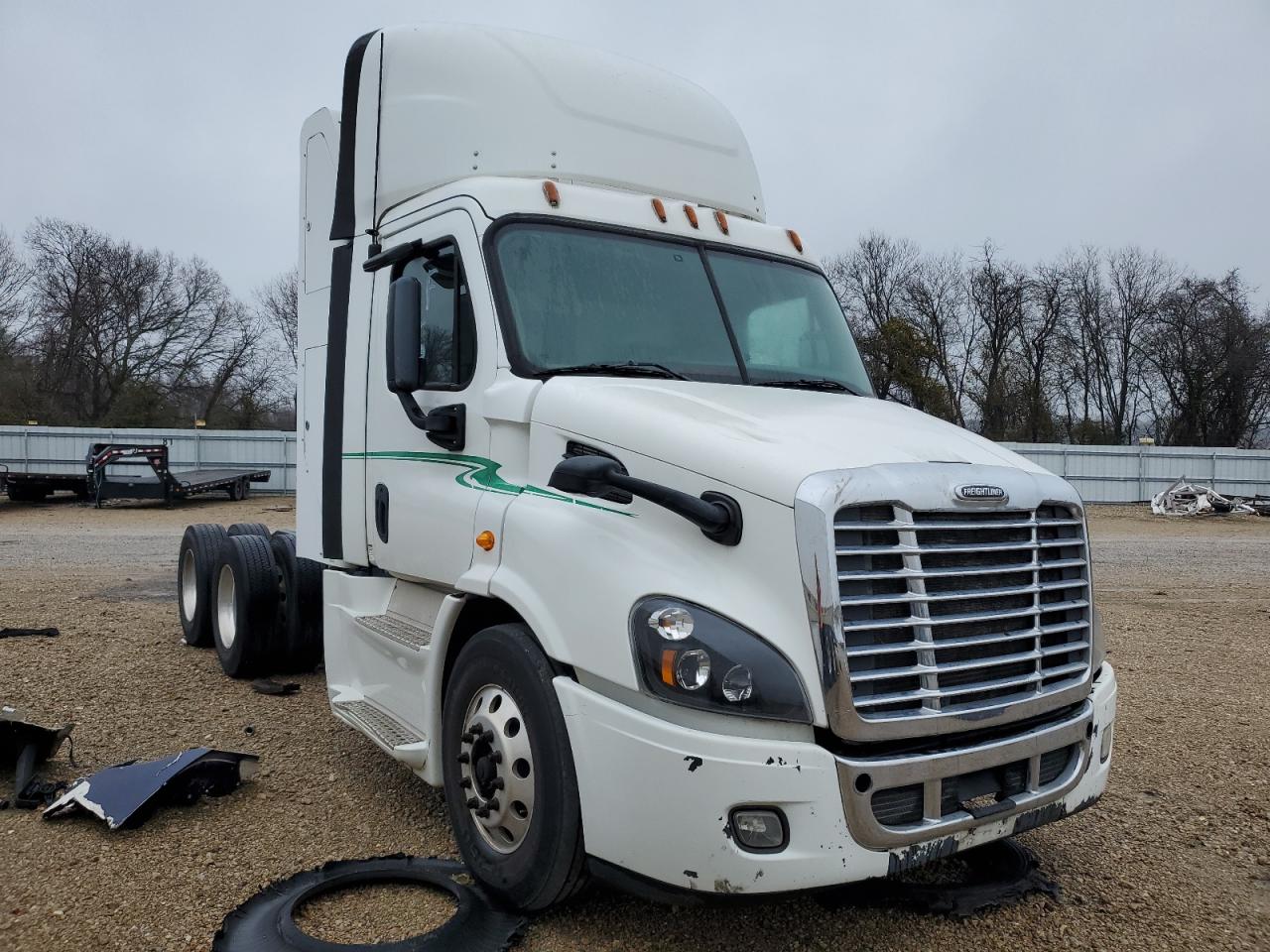 Lot #2363787694 2015 FREIGHTLINER CASCADIA 1