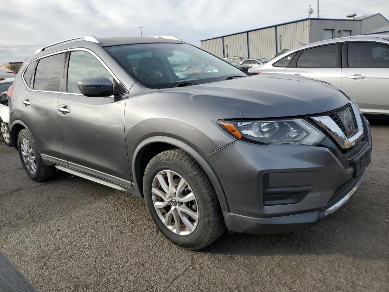 2017 Nissan Rogue S vin: KNMAT2MT2HP587090