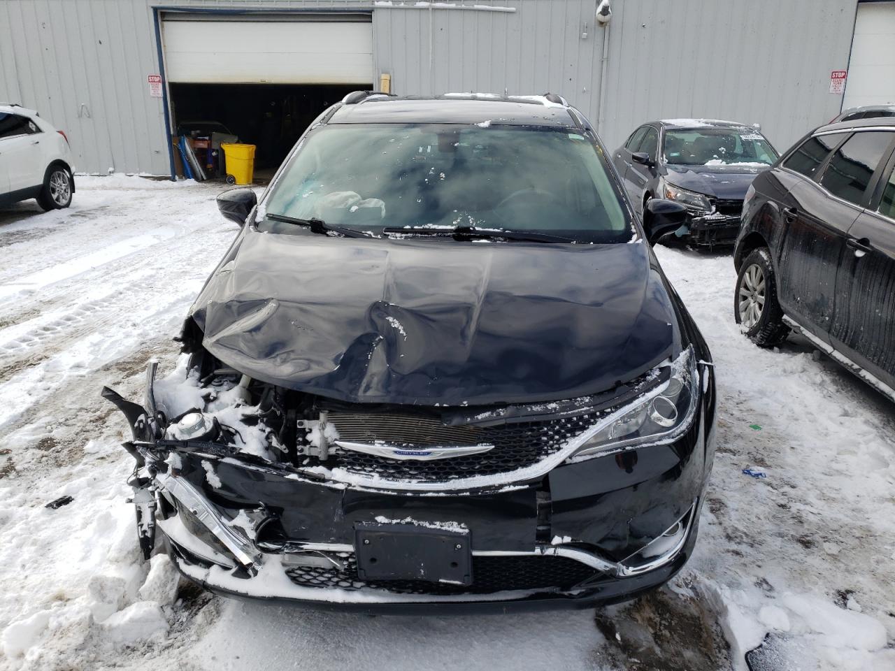 2C4RC1BG0KR731616 2019 Chrysler Pacifica Touring L