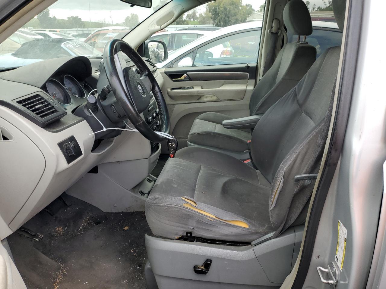 2V8HW341X9R517769 2009 Volkswagen Routan Se