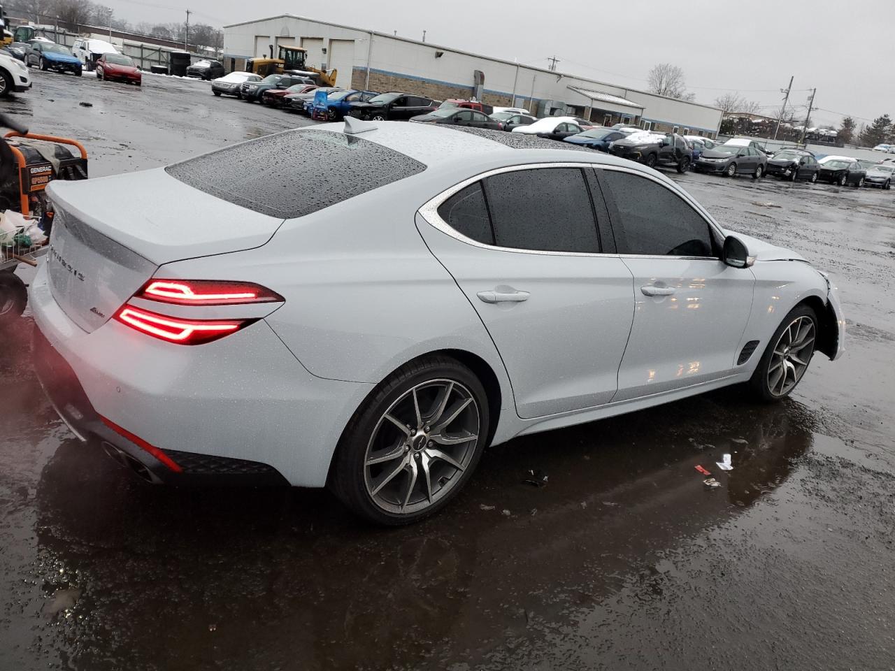 2022 Genesis G70 Base vin: KMTG34TAXNU093161