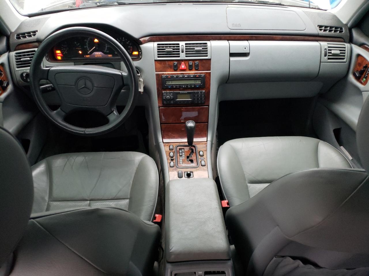 WDBJF65H6XA932811 1999 Mercedes-Benz E 320