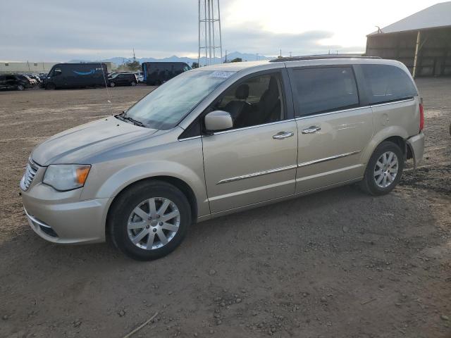 Lot #2517035132 2014 CHRYSLER TOWN & COU salvage car