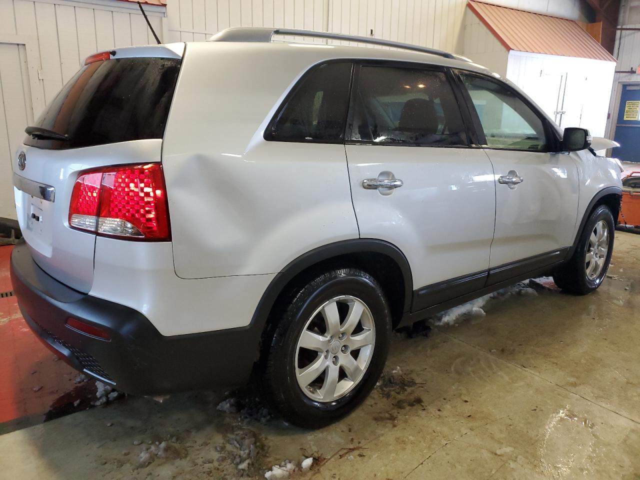 2012 Kia Sorento Base vin: 5XYKT4A65CG239777