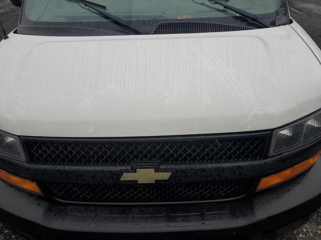 1GCWGAFG5J1240785 2018 Chevrolet Express G2500