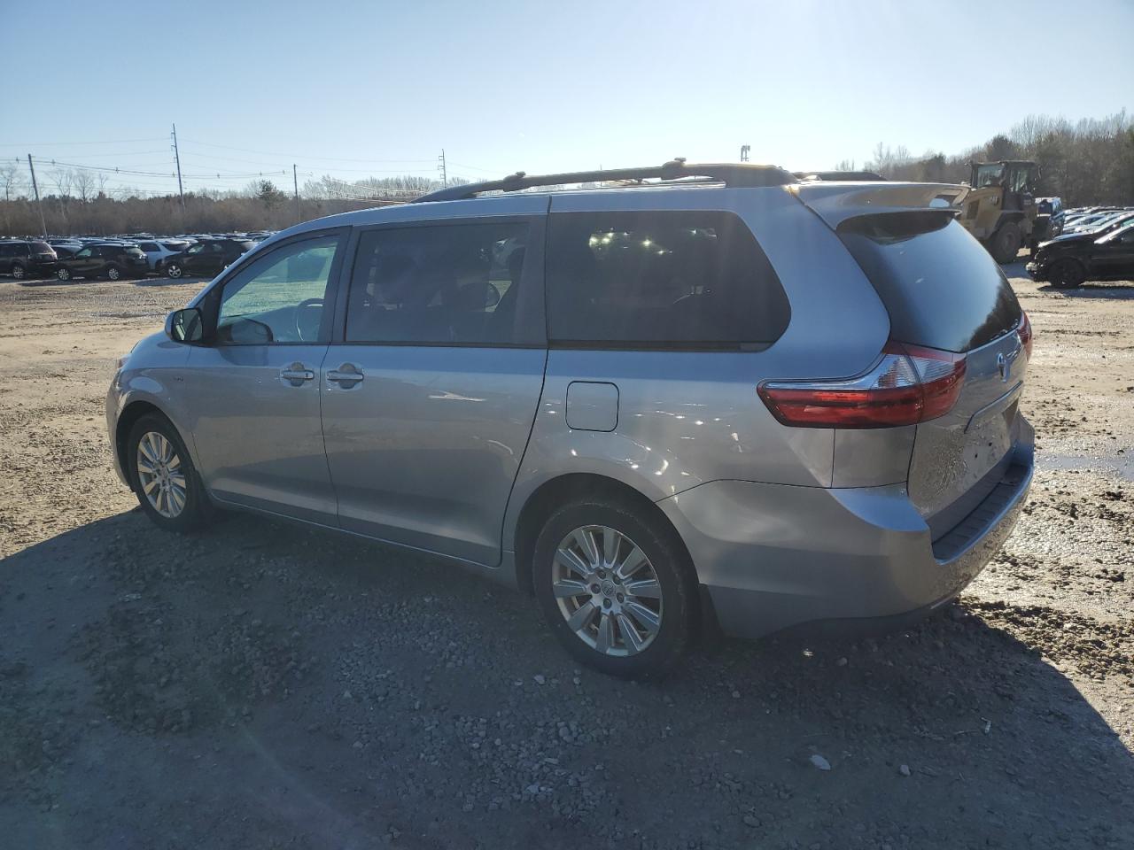 2017 Toyota Sienna Le vin: 5TDJZ3DCXHS186154