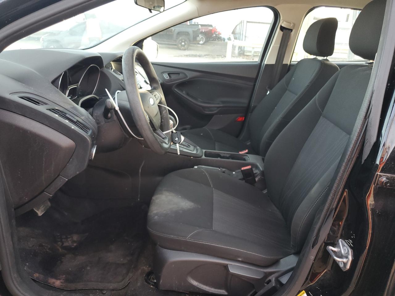 VIN: 1FADP3E28HL276676 2017 FORD FOCUS