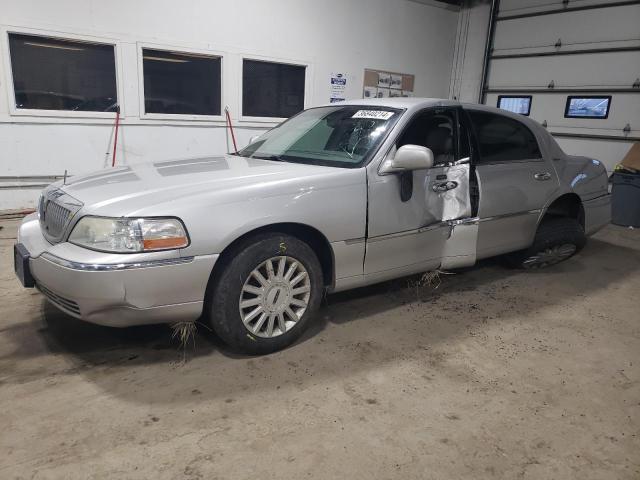 2005 Lincoln Town Car Signature