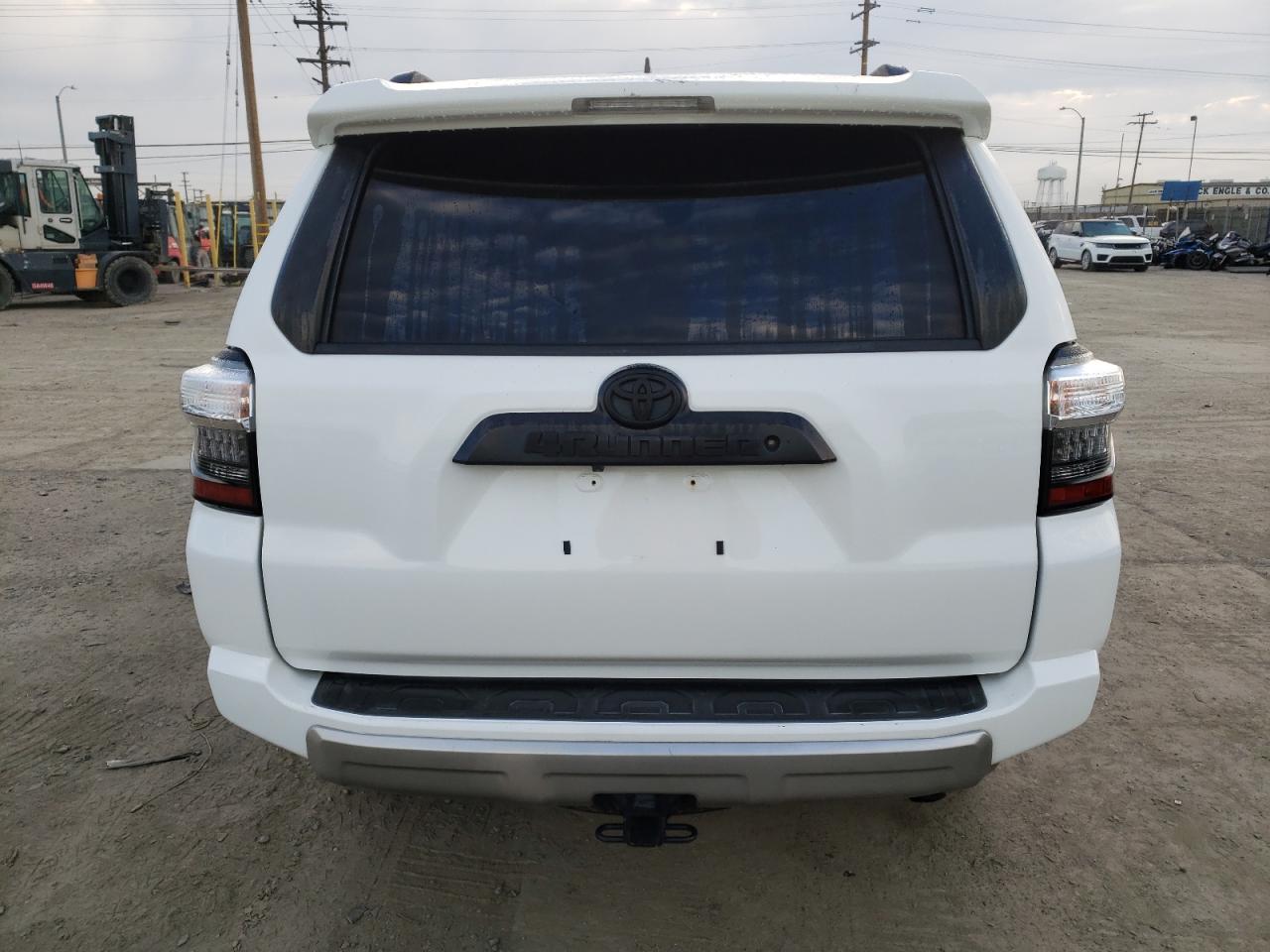 VIN: JTEBU5JR1L5800008 2020 TOYOTA 4RUNNER