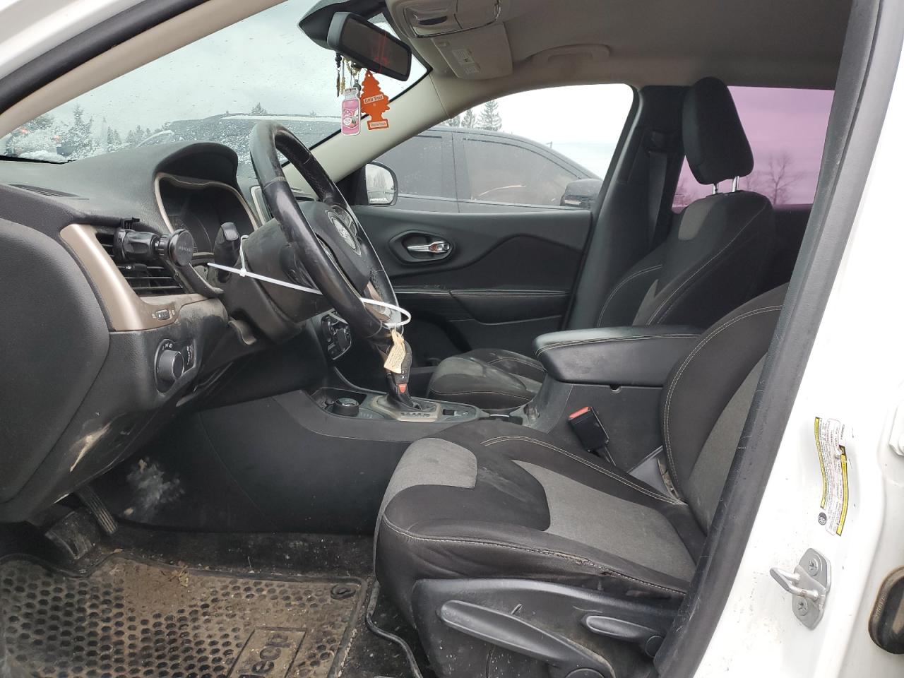 1C4PJMAB8FW500822 2015 Jeep Cherokee Sport