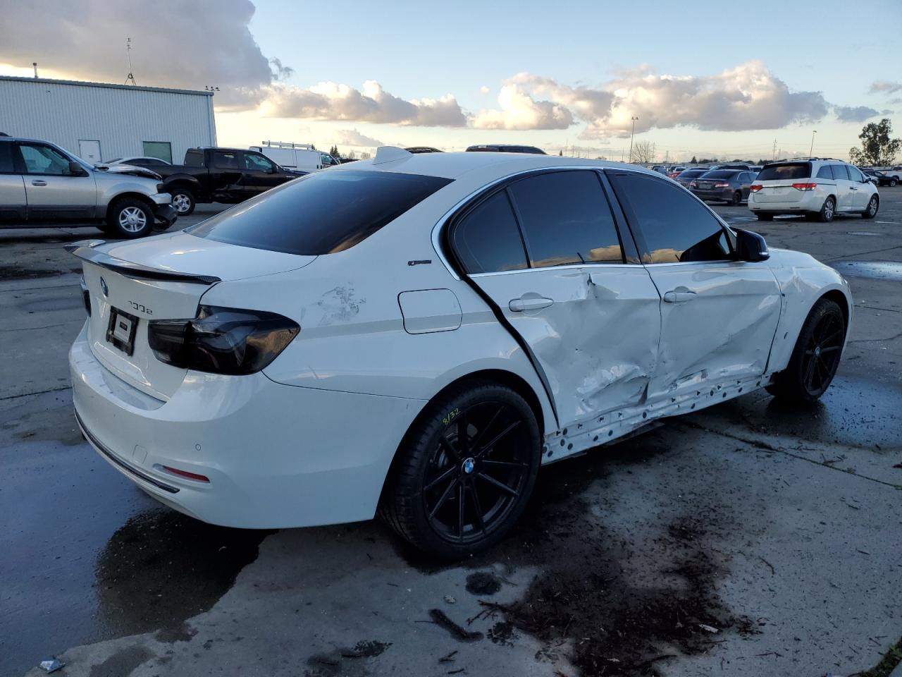 WBA8E1C37HA158810 BMW 3 Series 2017. Фото: 2