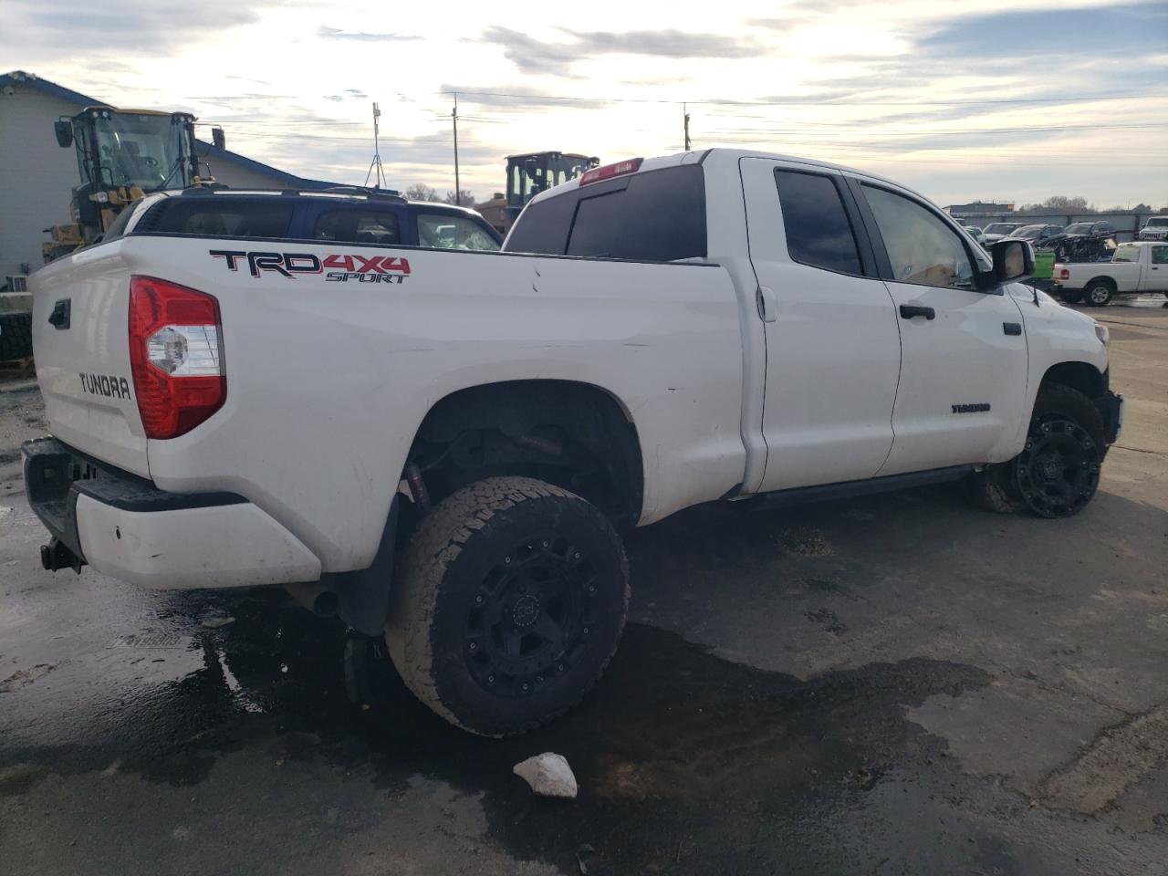 VIN: 5TFUY5F15KX820785 2019 TOYOTA TUNDRA