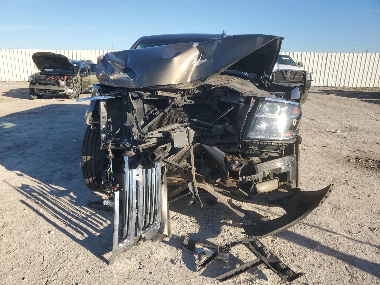 VIN: 1GNSKJKC0GR268415 2016 CHEVROLET SUBURBAN