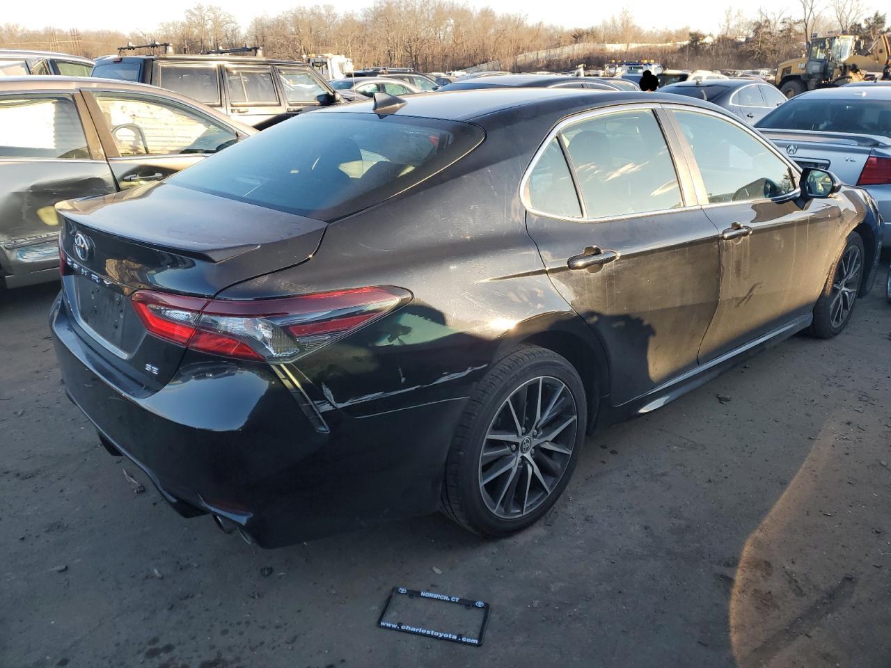4T1G11AK7NU627999 TOYOTA CAMRY 2022
