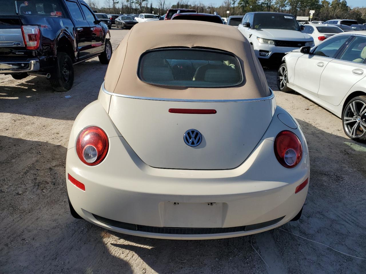 3VWSF31Y07M421881 2007 Volkswagen New Beetle Convertible Option Package 2