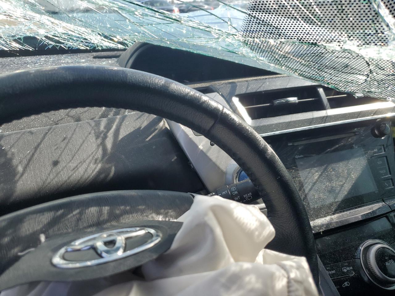 JTDZN3EU6FJ036882 2015 Toyota Prius V