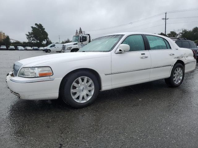 2011 Lincoln Town Car Signature Limited