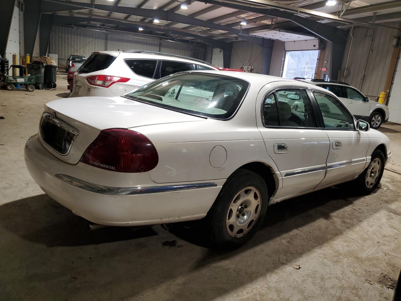 1LNHM97V1YY920368 2000 Lincoln Continental