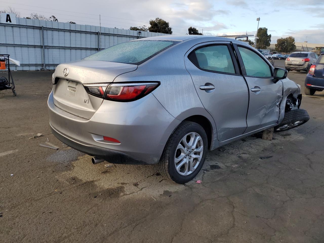 3MYDLBZV8GY124893 2016 Toyota Scion Ia