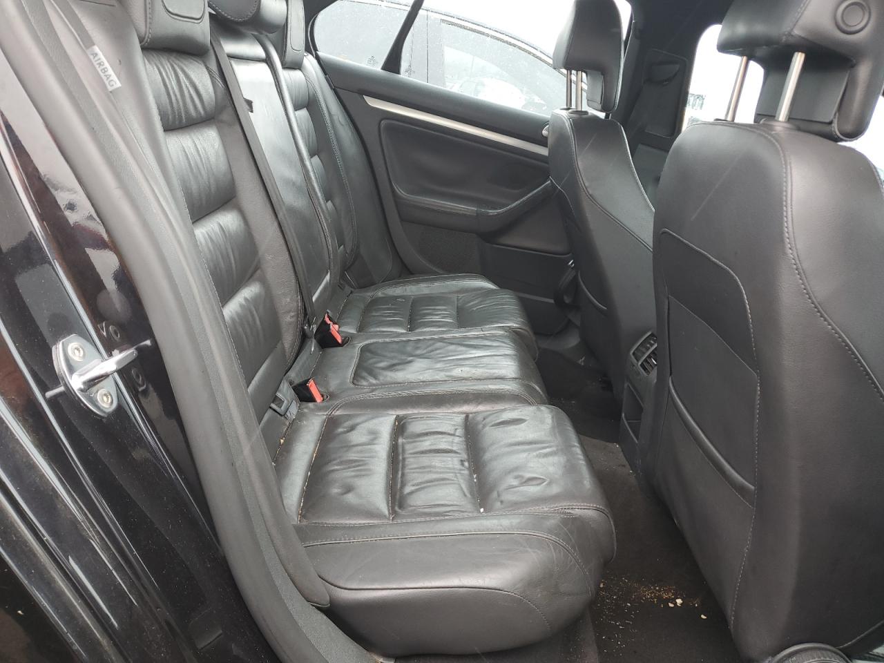 3VWXJ81K66M650223 2006 Volkswagen Jetta Gli Option Package 2