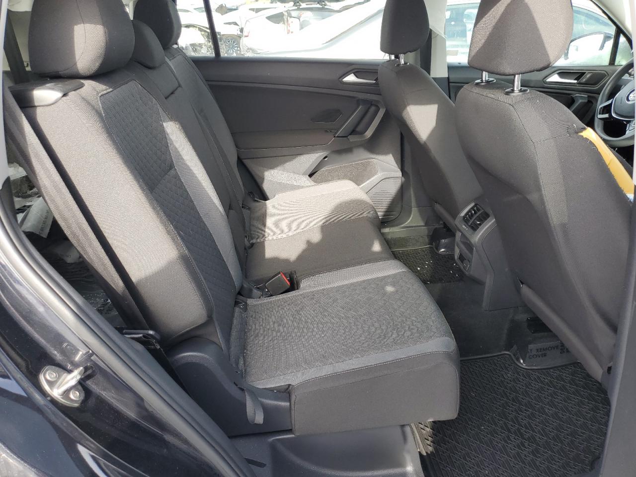 3VV1B7AX2KM068451 2019 Volkswagen Tiguan S