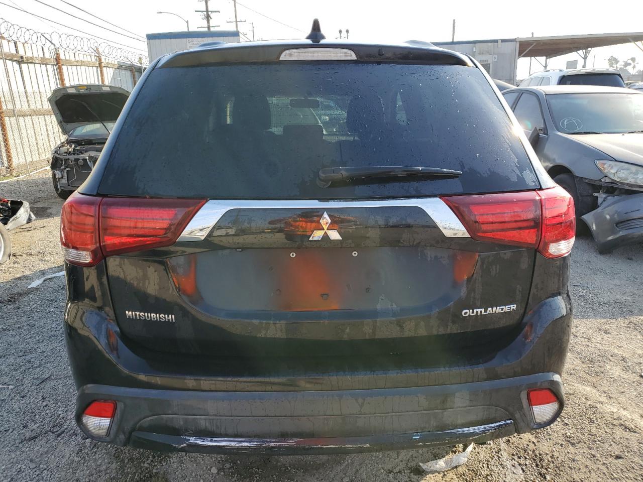 JA4AD2A30JJ005444 2018 Mitsubishi Outlander Es