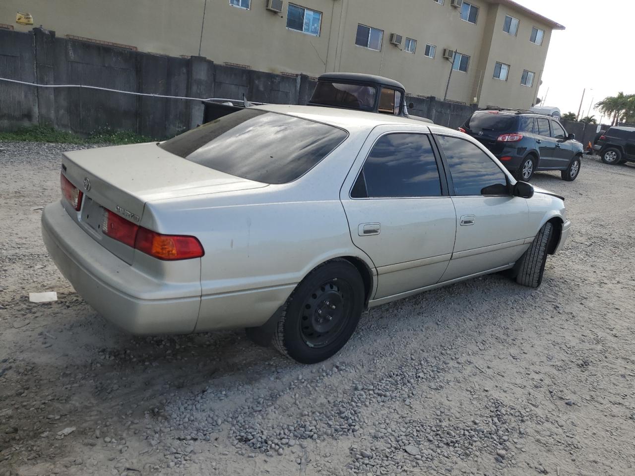 4T1BG22K7YU701584 2000 Toyota Camry Ce