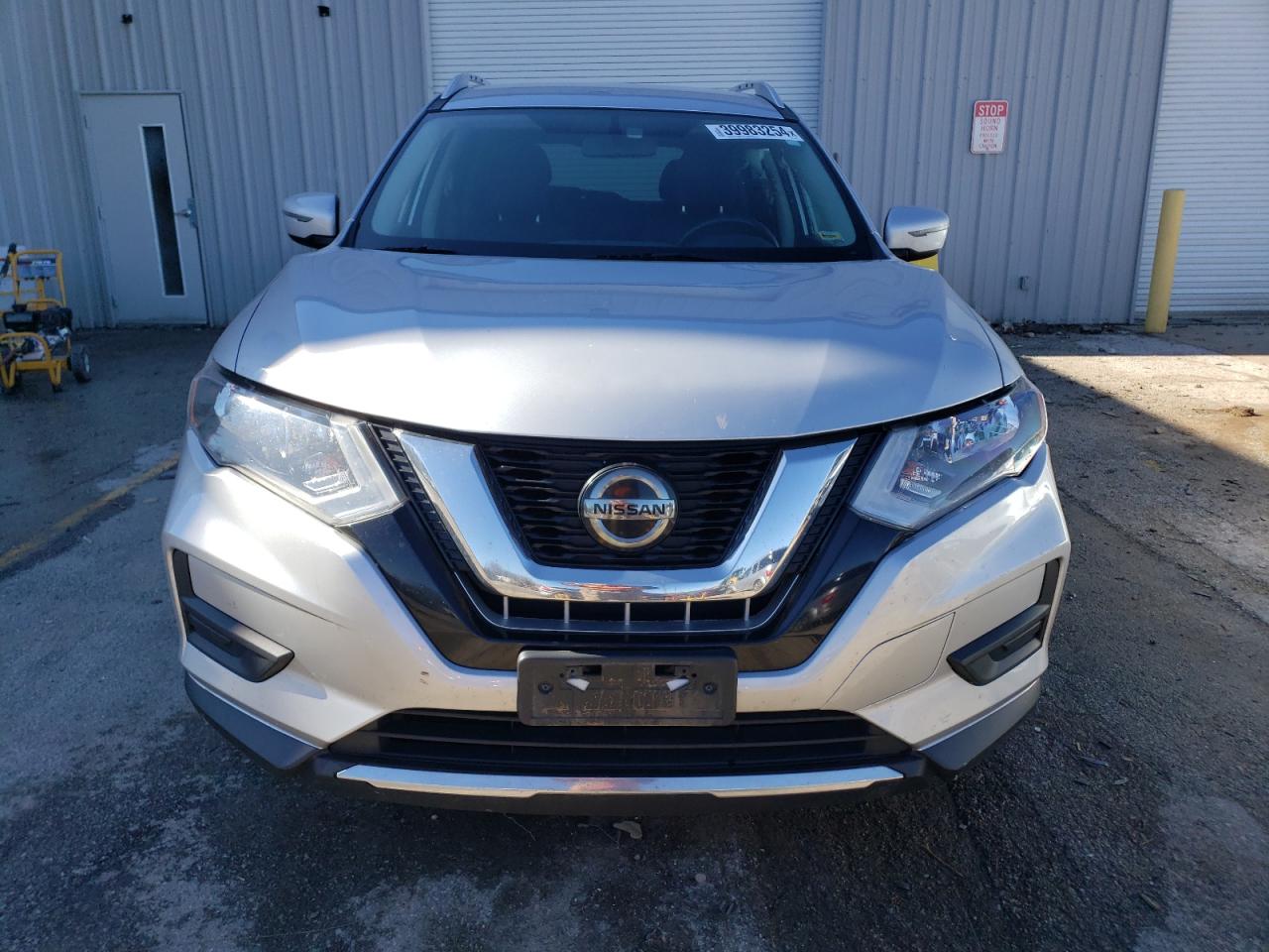 2018 Nissan Rogue S vin: KNMAT2MV2JP529634