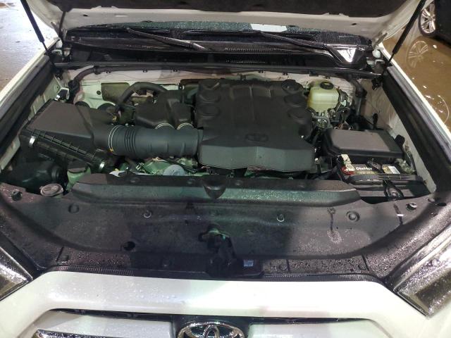 2019 TOYOTA 4RUNNER SR JTEBU5JR4K5646425