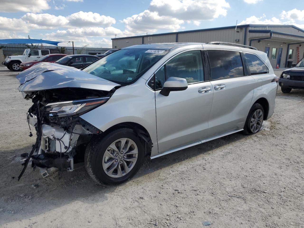 5TDYRKEC6PS167560 2023 Toyota Sienna Xle