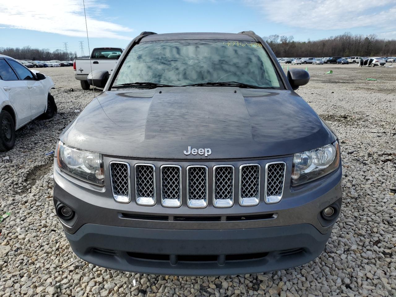 1C4NJCEA3GD665810 2016 Jeep Compass Latitude