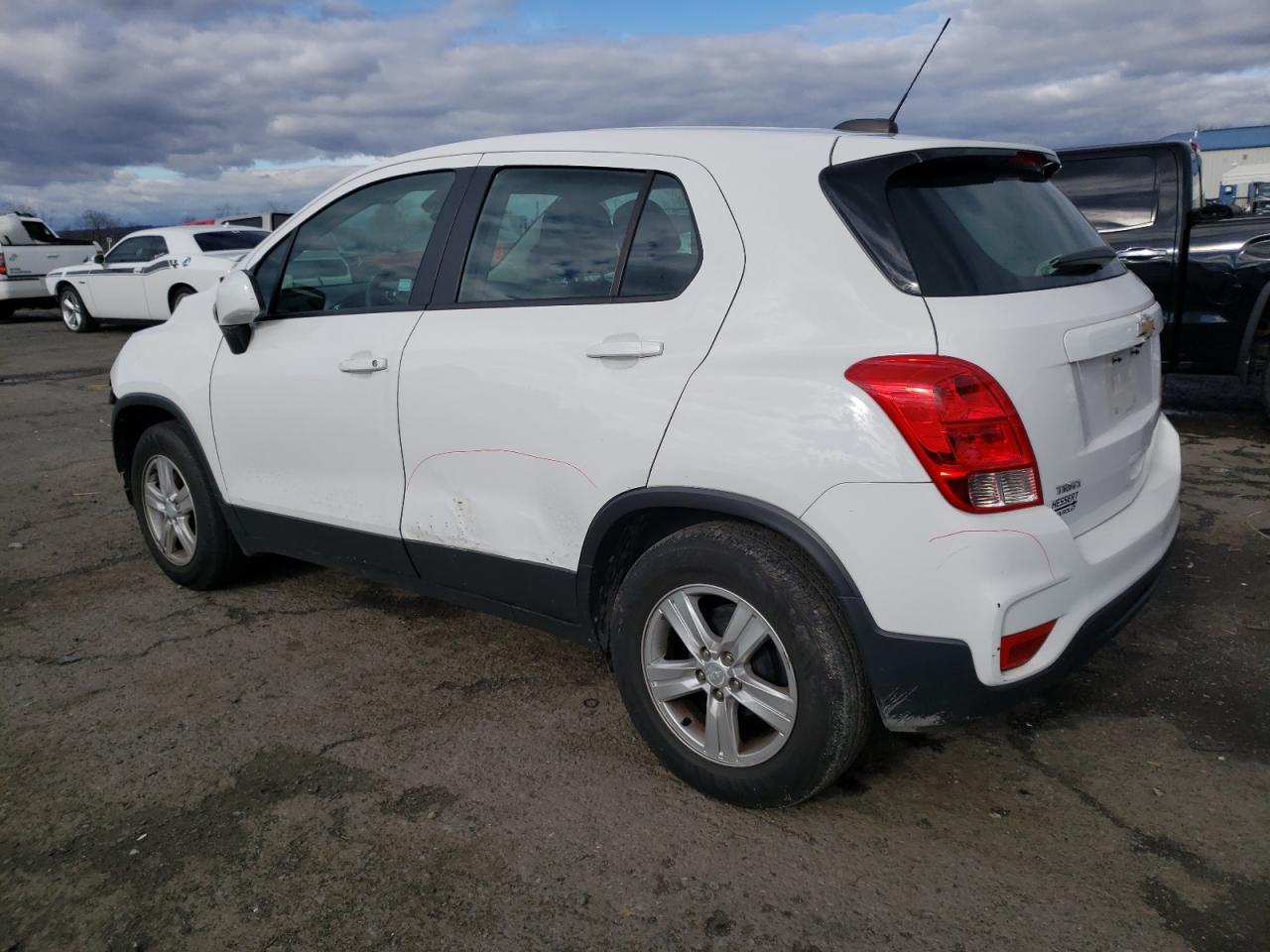 2019 Chevrolet Trax Ls vin: 3GNCJKSB1KL395694