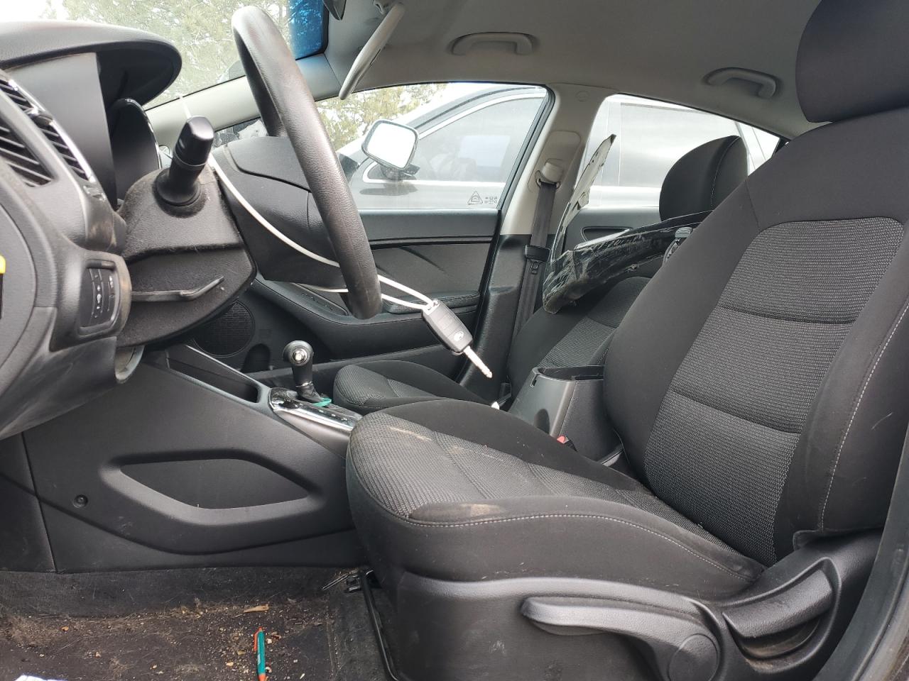 3KPFK4A72HE028666 2017 Kia Forte Lx