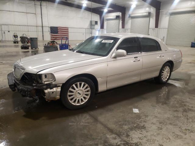 2004 Lincoln Town Car Executive