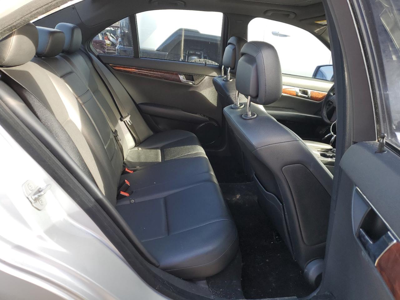 WDDGF8BB3AR117701 2010 Mercedes-Benz C 300 4Matic WDDGF8BB3AR117701 2010 Mercedes-Benz C 300 4Matic