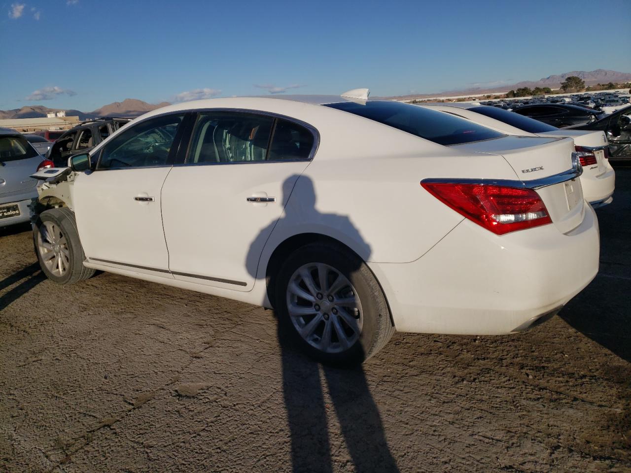 2016 Buick Lacrosse vin: 1G4GA5G37GF182372