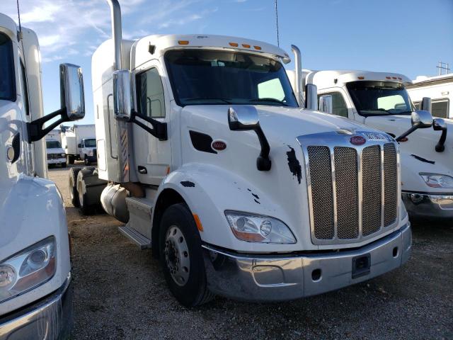 Lot #2329584783 2017 PETERBILT 579 salvage car