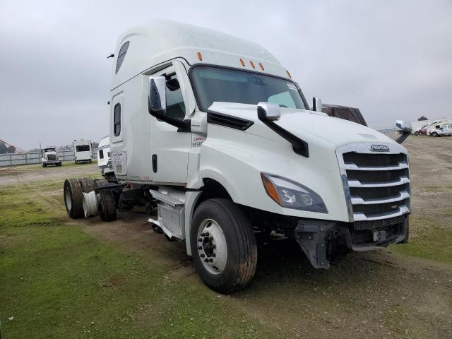 Lot #2388069180 2023 FREIGHTLINER CASCADIA 1 salvage car