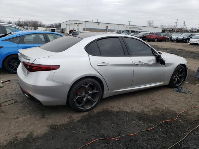 ZARFAEDN7J7596104 2018 Alfa Romeo Giulia Q4