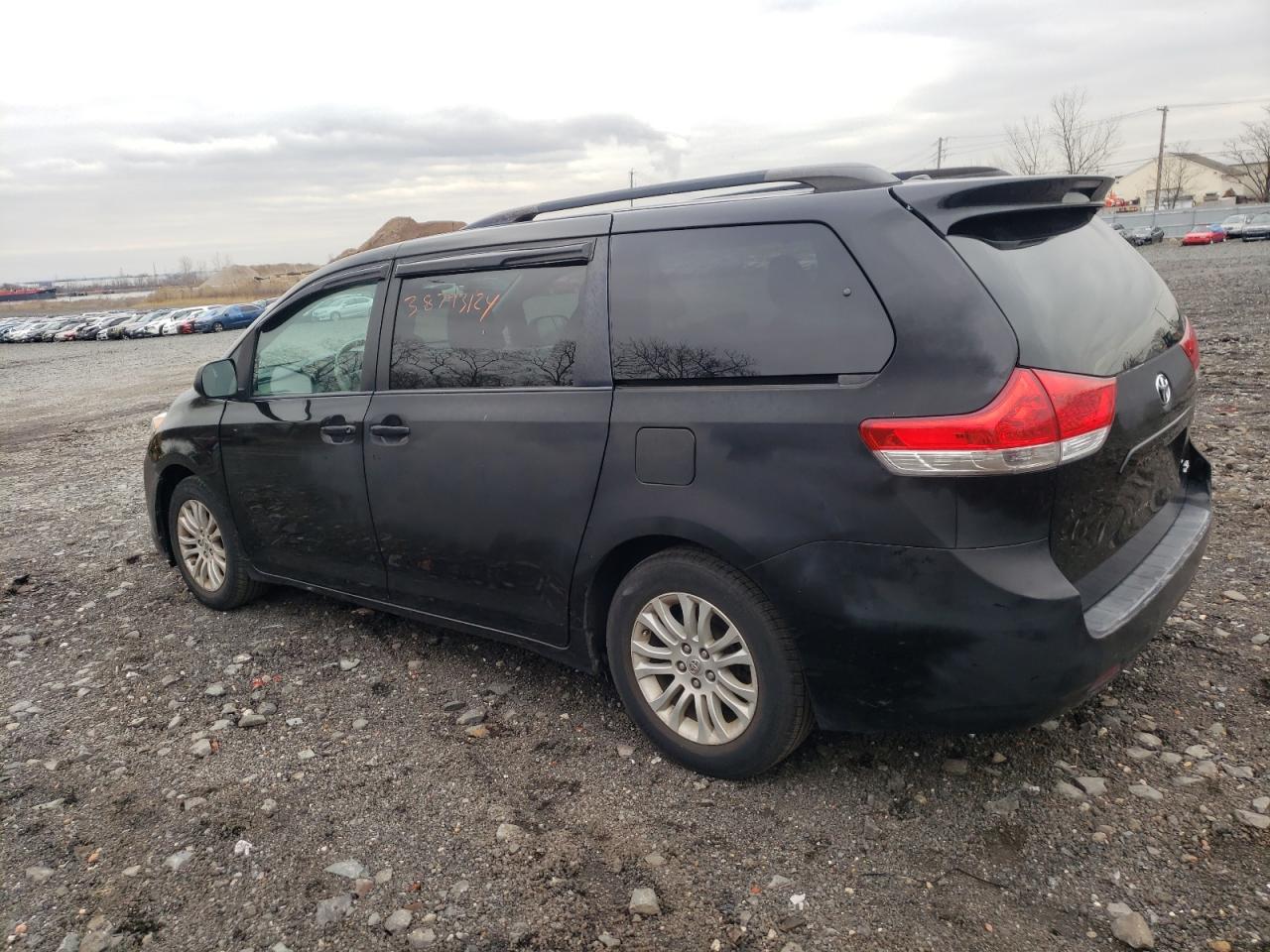 5TDYK3DC8ES497063 2014 Toyota Sienna Xle